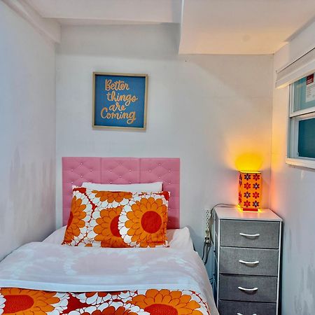 Private Tiny Room On The 1St Floor With Shared Bathroom Near Airport And Downtown Seattte Seattle Bagian luar foto