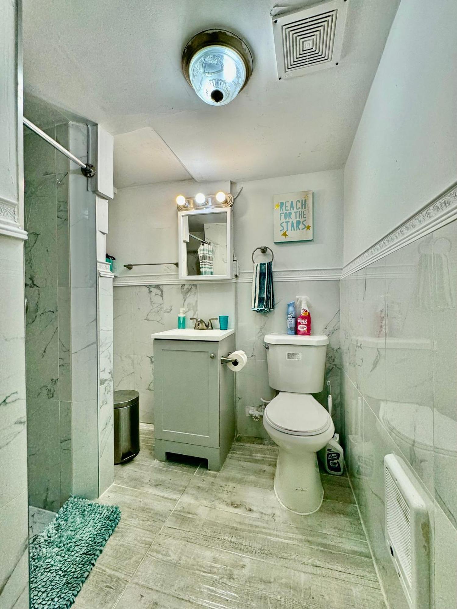 Private Tiny Room On The 1St Floor With Shared Bathroom Near Airport And Downtown Seattte Seattle Bagian luar foto
