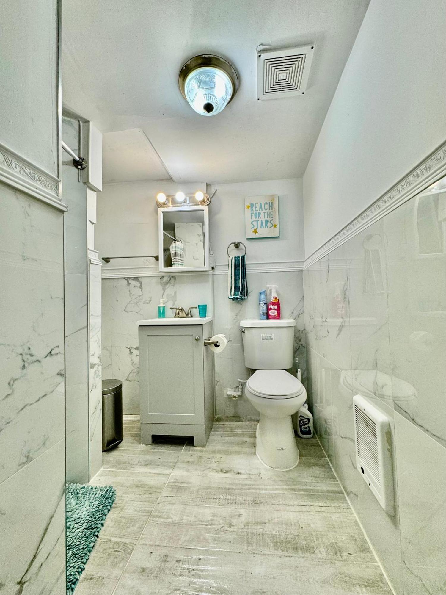 Private Tiny Room On The 1St Floor With Shared Bathroom Near Airport And Downtown Seattte Seattle Bagian luar foto
