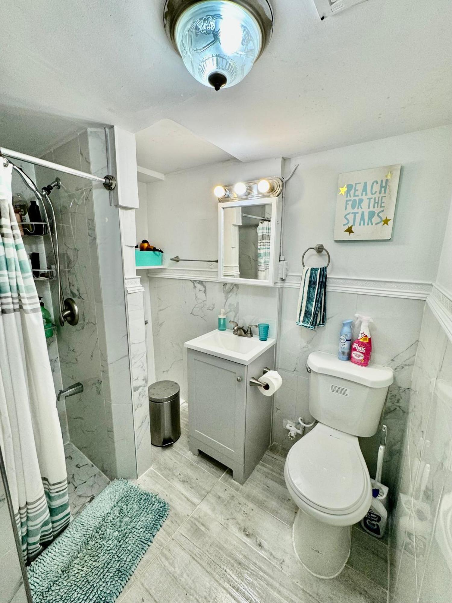 Private Tiny Room On The 1St Floor With Shared Bathroom Near Airport And Downtown Seattte Seattle Bagian luar foto